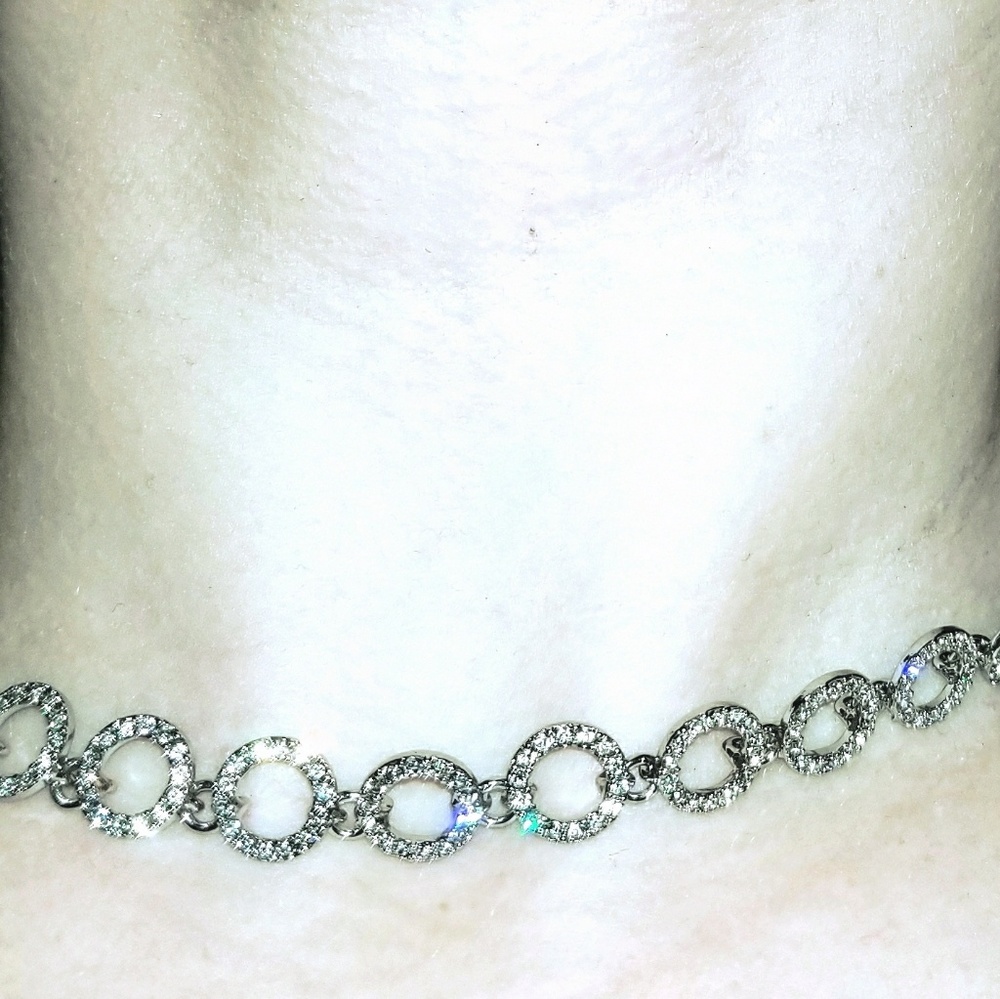 Crystal vintage style choker